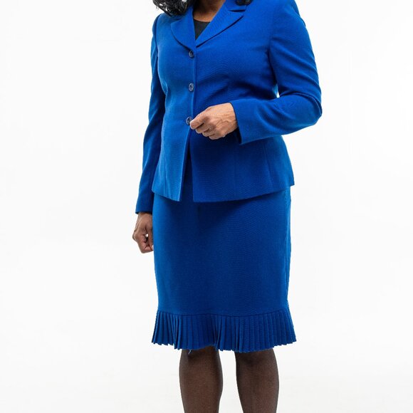 Bold in Blue Pleated Skirt Suit – Le Suit (Size 10) - Picture 5 of 7